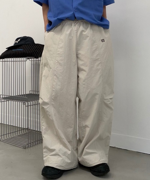 UNDERSTATEMENTs(アンダーステイトメント)の「【ユニセックス】ワンポイント刺繍ナイロンパンツ/セットアップ着用可(その他パンツ・メンズ・ブラック/アイボリー/ブラウン/グレー・SMALL/MEDIUM/LARGE)」の5枚目の写真