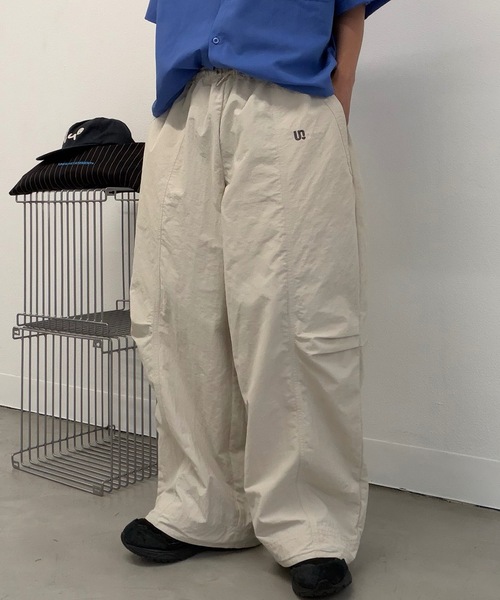 UNDERSTATEMENTs(アンダーステイトメント)の「【ユニセックス】ワンポイント刺繍ナイロンパンツ/セットアップ着用可(その他パンツ・メンズ・ブラック/アイボリー/ブラウン/グレー・SMALL/MEDIUM/LARGE)」の9枚目の写真