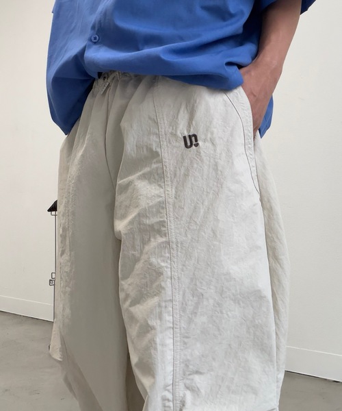 UNDERSTATEMENTs(アンダーステイトメント)の「【ユニセックス】ワンポイント刺繍ナイロンパンツ/セットアップ着用可(その他パンツ・メンズ・ブラック/アイボリー/ブラウン/グレー・SMALL/MEDIUM/LARGE)」の10枚目の写真
