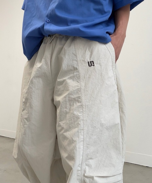 UNDERSTATEMENTs(アンダーステイトメント)の「【ユニセックス】ワンポイント刺繍ナイロンパンツ/セットアップ着用可(その他パンツ・メンズ・ブラック/アイボリー/ブラウン/グレー・SMALL/MEDIUM/LARGE)」の11枚目の写真