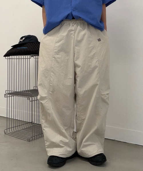 UNDERSTATEMENTs(アンダーステイトメント)の「【ユニセックス】ワンポイント刺繍ナイロンパンツ/セットアップ着用可(その他パンツ・メンズ・ブラック/アイボリー/ブラウン/グレー・SMALL/MEDIUM/LARGE)」の12枚目の写真