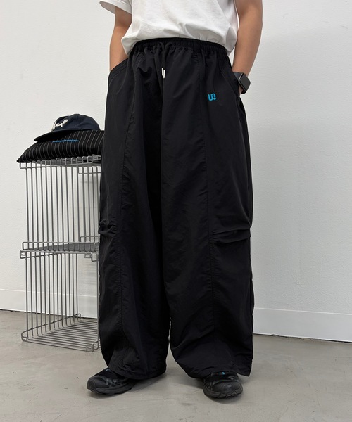 UNDERSTATEMENTs(アンダーステイトメント)の「【ユニセックス】ワンポイント刺繍ナイロンパンツ/セットアップ着用可(その他パンツ・メンズ・ブラック/アイボリー/ブラウン/グレー・SMALL/MEDIUM/LARGE)」の16枚目の写真