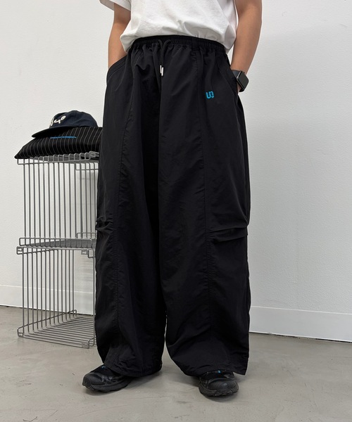 UNDERSTATEMENTs(アンダーステイトメント)の「【ユニセックス】ワンポイント刺繍ナイロンパンツ/セットアップ着用可(その他パンツ・メンズ・ブラック/アイボリー/ブラウン/グレー・SMALL/MEDIUM/LARGE)」の17枚目の写真