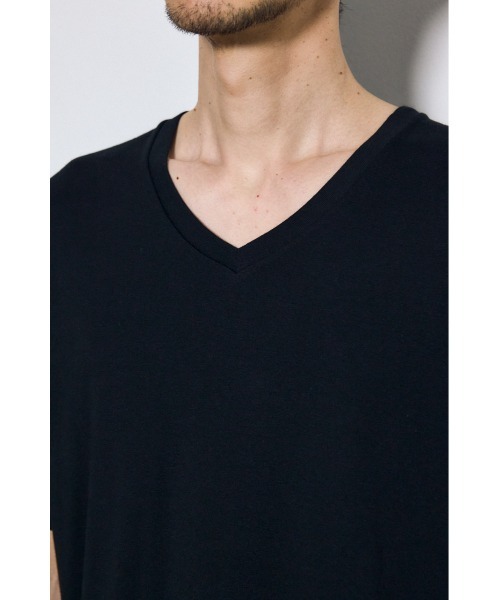 AZUL by moussy（アズールバイマウジー）の「超長綿フライスVネックTシャツ　半袖　春服　夏服　秋服　インナー（Tシャツ/カットソー・メンズ・ブラック/ホワイト/グレー・SMALL/MEDIUM/LARGE）」の20枚目の写真