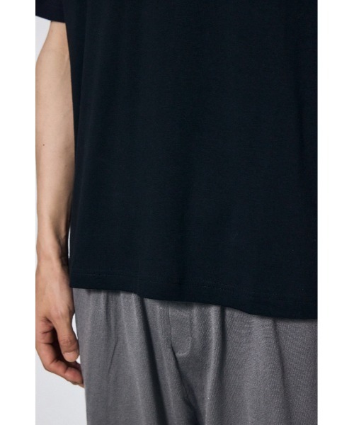 AZUL by moussy（アズールバイマウジー）の「超長綿フライスVネックTシャツ　半袖　春服　夏服　秋服　インナー（Tシャツ/カットソー・メンズ・ブラック/ホワイト/グレー・SMALL/MEDIUM/LARGE）」の22枚目の写真