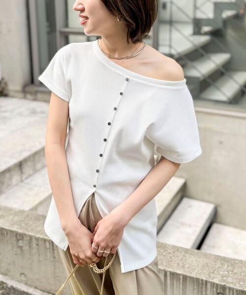 NOLLEY’S（ノーリーズ）の「ウォッシャブルスリット2WAYプルオーバー（Tシャツ/カットソー・レディース・ホワイト/ブラック/オレンジ/サックスブルー・38）」の2枚目の写真