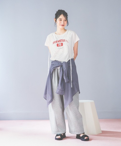 niko and...(ニコアンド)の「ヴィンテージグラフィックレースTシャツ(Tシャツ/カットソー・レディース・オフホワイト/ナチュラル/パープル/ダークブラウン・MEDIUM/LARGE)」の5枚目の写真