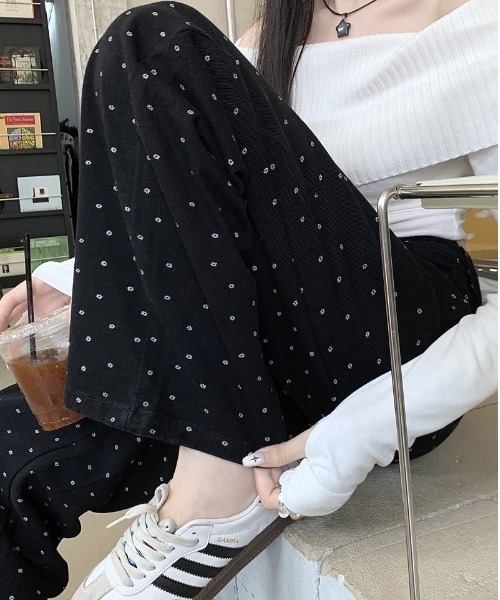 ViViDAY(ビビデー)の「小花柄デニムワイドパンツ(デニムパンツ・レディース・ブラック・M/S/L)」の9枚目の写真