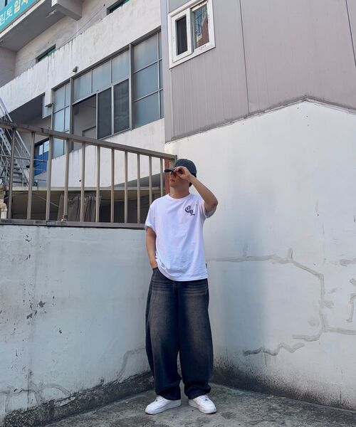 ELIMENO(エリメノ)の「EL イエル 半袖Tシャツ 4カラー(Tシャツ/カットソー・メンズ・ホワイト/ライトグレー/チャコール/ブラック・1/2/3/4/5/6)」の8枚目の写真