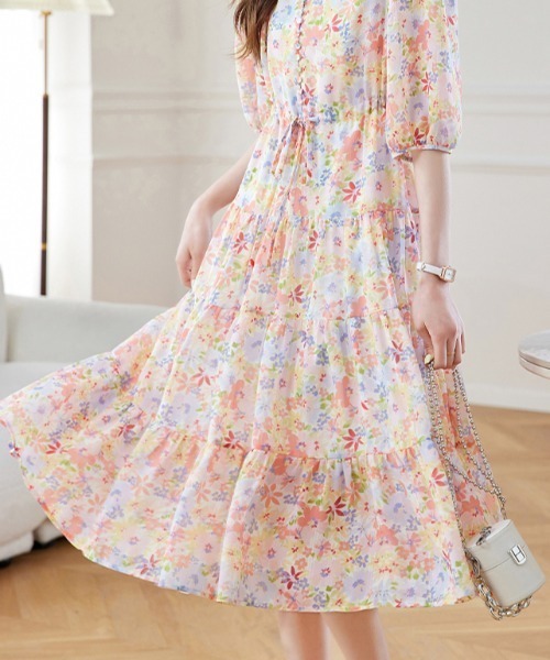 LUCPY(ラクピー)の「カラーフラワーティアードワンピース(ワンピース・レディース・ピンク・SMALL/MEDIUM/LARGE/X-LARGE)」の3枚目の写真