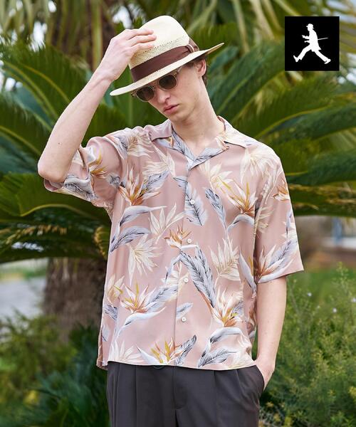 TAKEO KIKUCHI(タケオキクチ)の「【BOWLER HAT LABEL】トロピカルフローラル レーヨンシャツ(シャツ/ブラウス・メンズ・ベージュ系/ブラック系・03/02)」の2枚目の写真