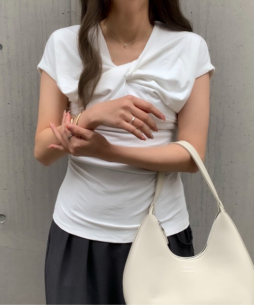 Maison Calme(メゾンカルム)の「【26年春夏新作】フロントツイストシャーリングコンパクトカットソー(Tシャツ/カットソー・レディース・ホワイト/グレー/ブラック・F)」の14枚目の写真