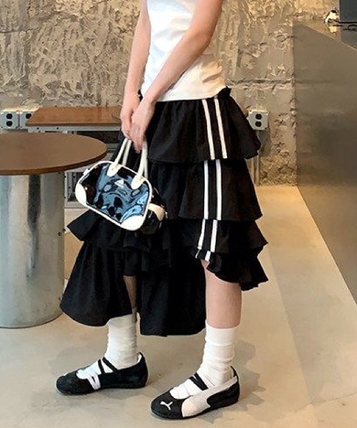 SHEENA(シーナ)の「サイドラインアシンメトリーティアードフリルスカート(スカート・レディース・ブラック・M)」の5枚目の写真