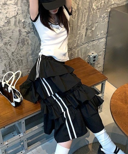 SHEENA(シーナ)の「サイドラインアシンメトリーティアードフリルスカート(スカート・レディース・ブラック・M)」の11枚目の写真