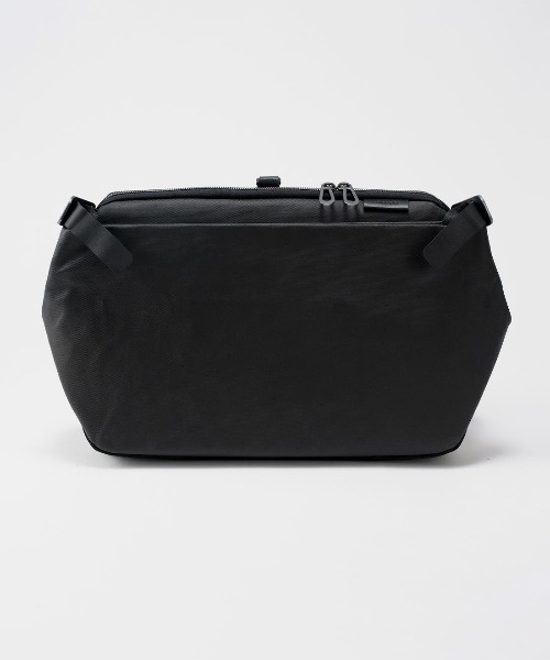 Cote&Ciel(コートエシエル)の「【cote&ciel/コートエシエル】 Riss Coated Canvas Black(ショルダーバッグ・メンズ・ブラック・FREE)」の2枚目の写真