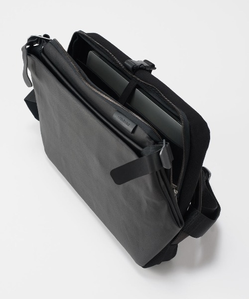 Cote&Ciel(コートエシエル)の「【cote&ciel/コートエシエル】 Riss Coated Canvas Black(ショルダーバッグ・メンズ・ブラック・FREE)」の4枚目の写真