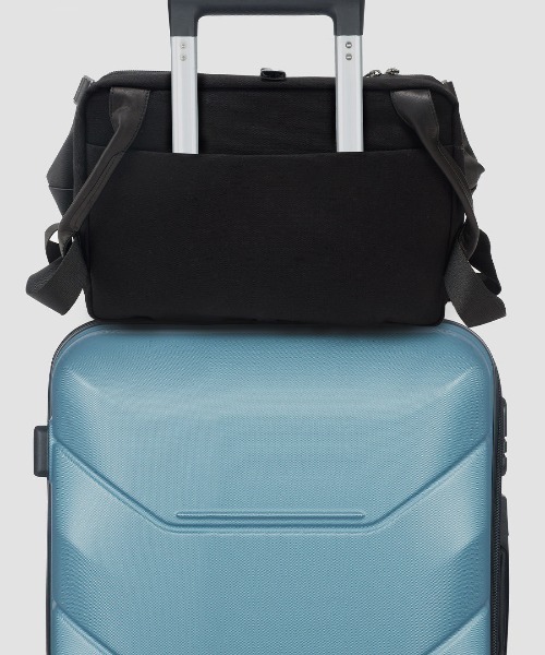 Cote&Ciel(コートエシエル)の「【cote&ciel/コートエシエル】 Riss Coated Canvas Black(ショルダーバッグ・メンズ・ブラック・FREE)」の7枚目の写真