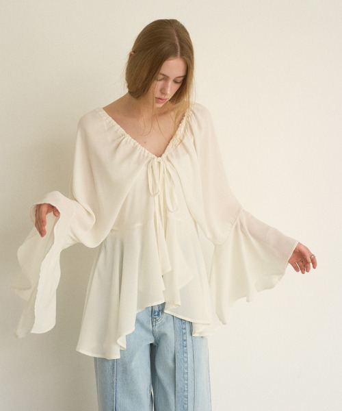 MIELI INVARIANT(ミエリインヴァリアント)の「Airy Ciffon Gather Blouse(シャツ/ブラウス・レディース・ホワイト/ブラック/レッド・FREE)」の1枚目の写真