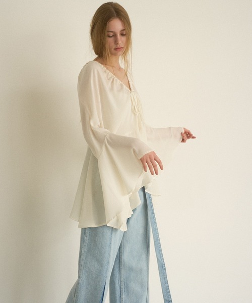 MIELI INVARIANT(ミエリインヴァリアント)の「Airy Ciffon Gather Blouse(シャツ/ブラウス・レディース・ホワイト/ブラック/レッド・FREE)」の5枚目の写真