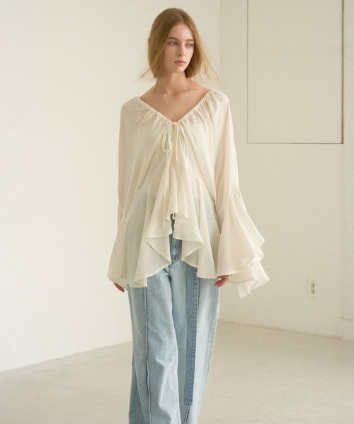 MIELI INVARIANT(ミエリインヴァリアント)の「Airy Ciffon Gather Blouse(シャツ/ブラウス・レディース・ホワイト/ブラック/レッド・FREE)」の4枚目の写真