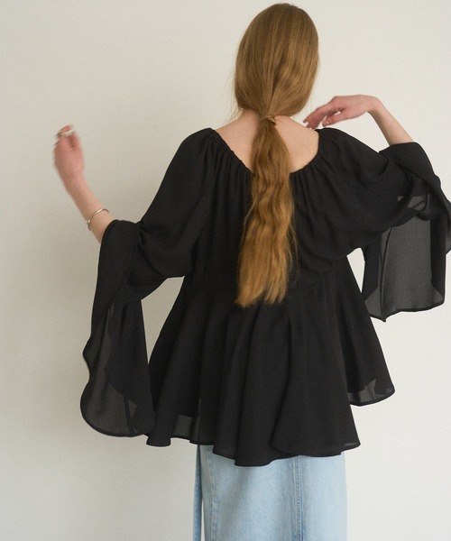 MIELI INVARIANT(ミエリインヴァリアント)の「Airy Ciffon Gather Blouse(シャツ/ブラウス・レディース・ホワイト/ブラック/レッド・FREE)」の11枚目の写真