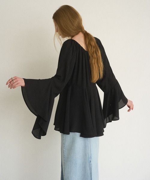 MIELI INVARIANT(ミエリインヴァリアント)の「Airy Ciffon Gather Blouse(シャツ/ブラウス・レディース・ホワイト/ブラック/レッド・FREE)」の10枚目の写真