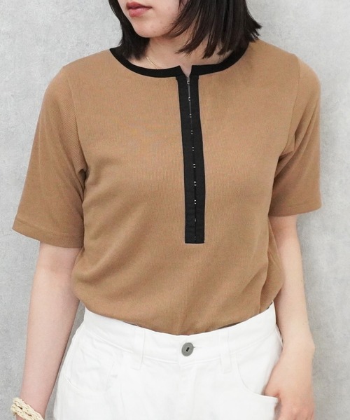 SELECT LEVERY(セレクトリベリー)の「配色ヘンリーネックTシャツ(Tシャツ/カットソー・レディース・チャコール/アイボリー/モカ/ブラック・MEDIUM)」の1枚目の写真