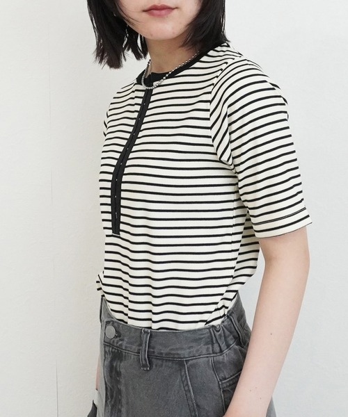SELECT LEVERY(セレクトリベリー)の「配色ヘンリーネックTシャツ(Tシャツ/カットソー・レディース・チャコール/アイボリー/モカ/ブラック・MEDIUM)」の20枚目の写真