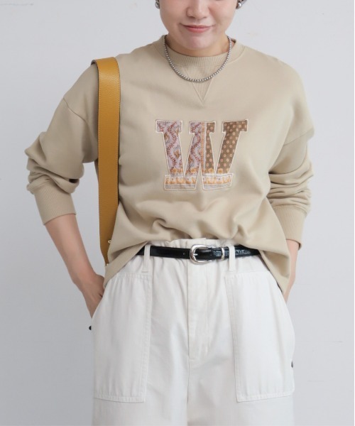 NOMBRE IMPAIR（ノンブルアンペール）の「ロゴワッペン付き裏毛　クルーネックプルオーバー（Tシャツ/カットソー・レディース・ベージュ/キャメル・FREE）」の4枚目の写真