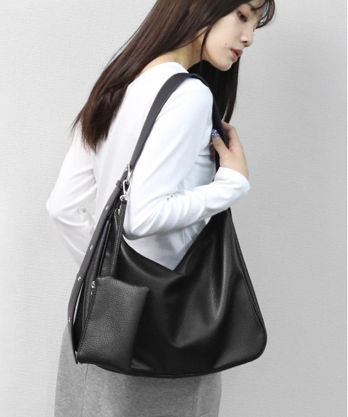 THE CELL.(ザセルドット)の「パスケース付きショルダーバッグ SHOULDER BAG WITH PASS CASE(ショルダーバッグ・レディース・ブラック・FREE)」の1枚目の写真