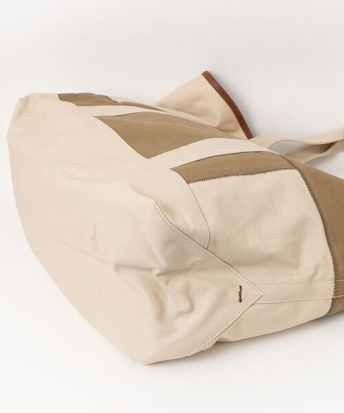 Banana Republic（バナナリパブリック）の「ワックスキャンバス & レザー ウィークエンドトート（トートバッグ・メンズ・ナチュラル・ONE SIZE）」の4枚目の写真