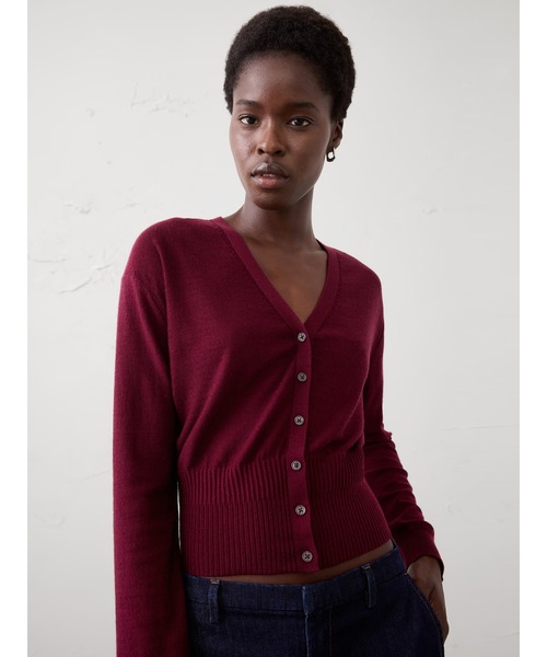 BANANA REPUBLIC FACTORY STORE（バナナリパブリック ファクトリーストア）の「BANANA REPUBLIC FACTORY STORE　　メリノウール Vネッククロップドカーディガン（カーディガン/ボレロ・レディース・グレー/ワイン/チャコールグレー/キャメル・M/L/XS/S）」の4枚目の写真