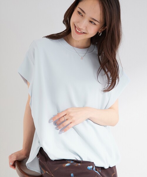 SHOO・LA・RUE(シューラルー)の「【洗濯機可/体型カバー】インせずこなれる ふんわり裾バルーントップス(Tシャツ/カットソー・レディース・ダークブラウン/サックスブルー/ブラック/ナチュラル/ライトイエロー系・00)」の4枚目の写真