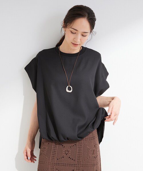 SHOO・LA・RUE(シューラルー)の「【洗濯機可/体型カバー】インせずこなれる ふんわり裾バルーントップス(Tシャツ/カットソー・レディース・ダークブラウン/サックスブルー/ブラック/ナチュラル/ライトイエロー系・00)」の6枚目の写真