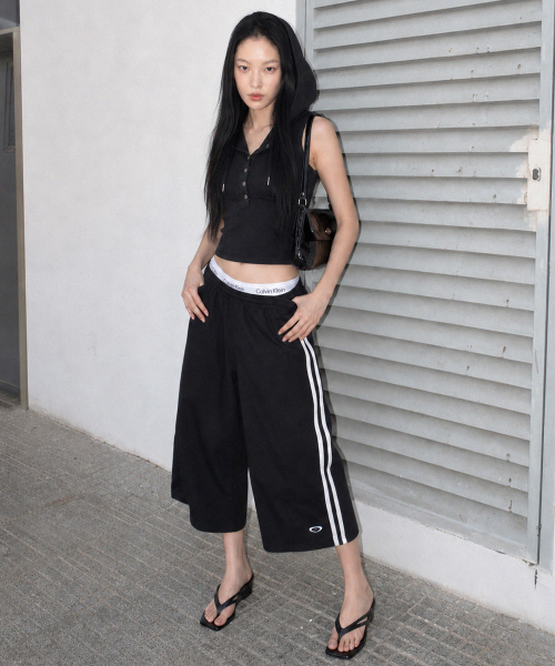 SCALLYWAG（スカリーワグ）の「ロングバミューダライン トレーニングショーツ[ブラック]（その他パンツ・レディース・その他・LARGE/MEDIUM）」の2枚目の写真