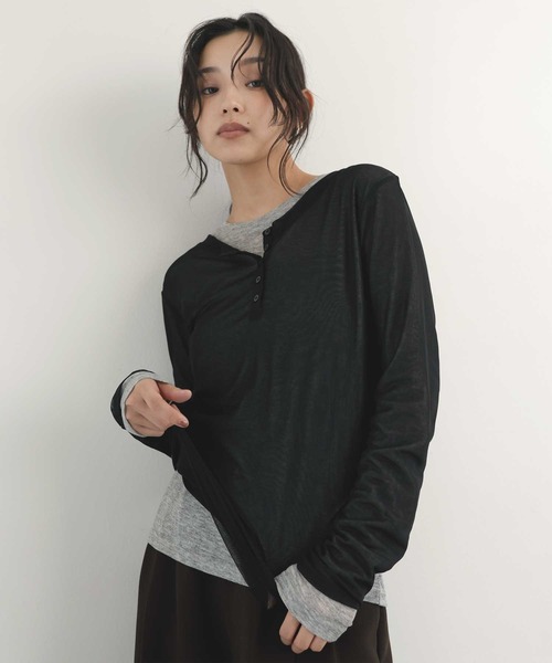 hellam(へラム)の「シアーヘンリーレイヤードトップス(Tシャツ/カットソー・レディース・ネイビー/ブラック/アイボリー/ブラウン・FREE)」の2枚目の写真