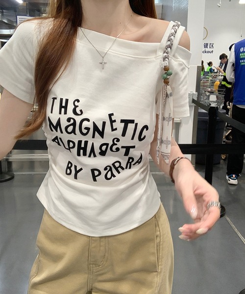 Girly Doll(ガーリードール)の「ワンショルダーロゴプリントTシャツ(Tシャツ/カットソー・レディース・グレー/ホワイト・FREE)」の3枚目の写真