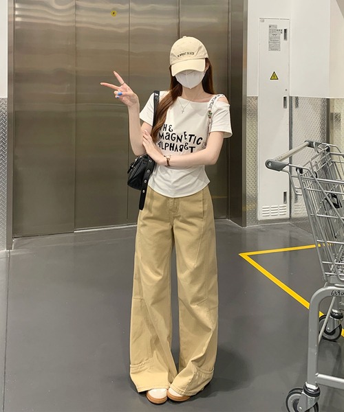 Girly Doll(ガーリードール)の「ワンショルダーロゴプリントTシャツ(Tシャツ/カットソー・レディース・グレー/ホワイト・FREE)」の5枚目の写真