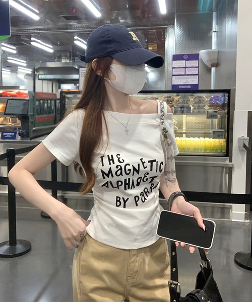 Girly Doll(ガーリードール)の「ワンショルダーロゴプリントTシャツ(Tシャツ/カットソー・レディース・グレー/ホワイト・FREE)」の10枚目の写真