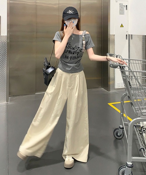 Girly Doll(ガーリードール)の「ワンショルダーロゴプリントTシャツ(Tシャツ/カットソー・レディース・グレー/ホワイト・FREE)」の12枚目の写真