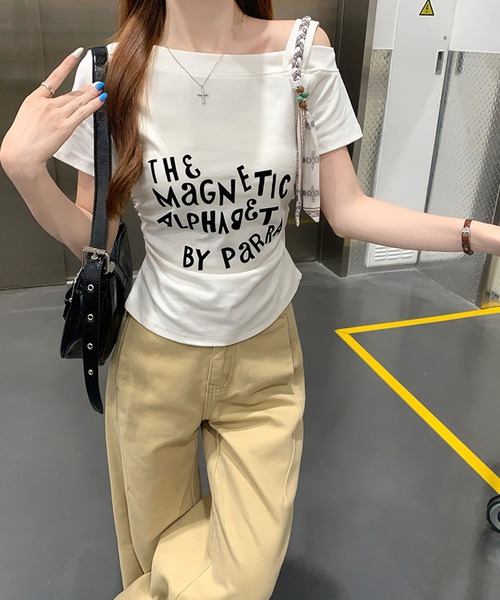 Girly Doll(ガーリードール)の「ワンショルダーロゴプリントTシャツ(Tシャツ/カットソー・レディース・グレー/ホワイト・FREE)」の4枚目の写真