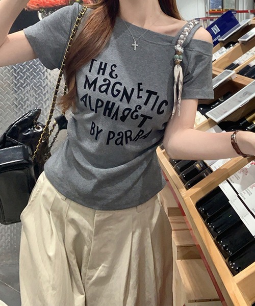 Girly Doll(ガーリードール)の「ワンショルダーロゴプリントTシャツ(Tシャツ/カットソー・レディース・グレー/ホワイト・FREE)」の18枚目の写真