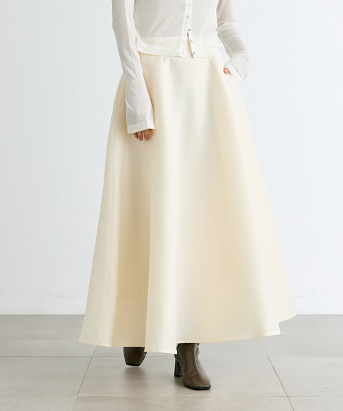 CLANE(クラネ)の「【CLANE/クラネ】VOLUME FLARE SKIRT/ボリュームフレアスカート(スカート・レディース・ブラック/アイボリー/キャメル・1/2)」の2枚目の写真