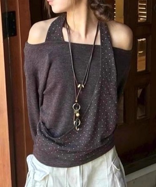 Vipoa(ヴィポア)の「ドットレイヤーオフショルトップス(Tシャツ/カットソー・レディース・チャコールグレー/ブラウン・FREE)」の4枚目の写真