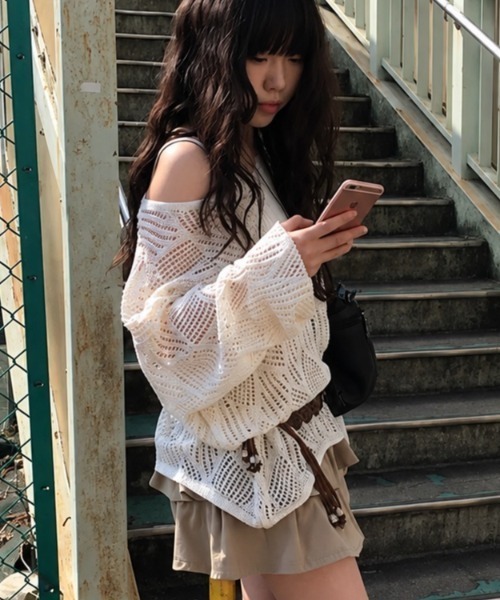 Sibra(シブラ)の「【秋冬新作】透かし編みルーズニットプルオーバー(Tシャツ/カットソー・レディース・ホワイト/ブラック/ベージュ・M)」の5枚目の写真