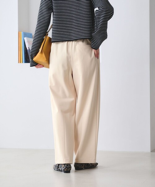 BEAUTY&YOUTH UNITED ARROWS(ビューティーアンドユースユナイテッドアローズ)の「【WEB限定 Wardrobe DAILY MINIMAL】ジャージー タックカーブパンツ ウォッシャブル(その他パンツ・レディース・ブラック/オフホワイト/モカ・M/L/S)」の12枚目の写真