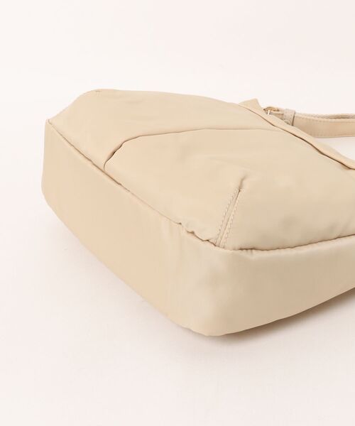 Y'SACCS(イザック)の「【ことりっぷコラボ】 trip&dailyショルダー(ショルダーバッグ・レディース・チョコ/ベージュ/ライトグレー・FREE)」の9枚目の写真