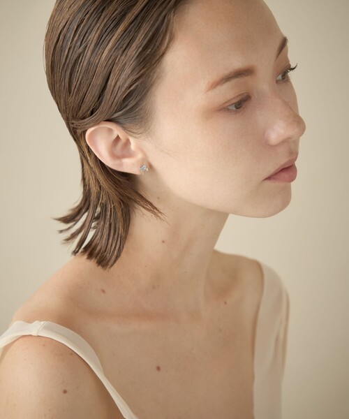 ete bijoux（エテビジュー）の「[ピース] K10YG ブルートパーズ/グリーンクォーツ ピアス（ピアス（片耳用）・レディース・イエローゴールド・FREE）」の4枚目の写真