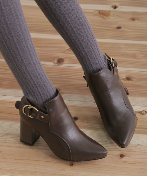 Noubel Voug Relax（ヌーベルヴォーグリラックス）の「Noubel Voug Relax(ヌーベル　ヴォーグ リラックス)/ポインテッドトゥチャンキーヒールショートブーツ（ブーツ・レディース・ブラック/カーキ/ダークブラウン・L/LL/M/S）」の3枚目の写真