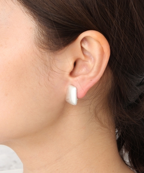 LEPSIM(レプシィム)の「メタルモチーフクリップ 748335(イヤリング・レディース・シルバー系その他/アンティークシルバー/ゴールド系その他/アンティークゴールド・ONE SIZE)」の2枚目の写真